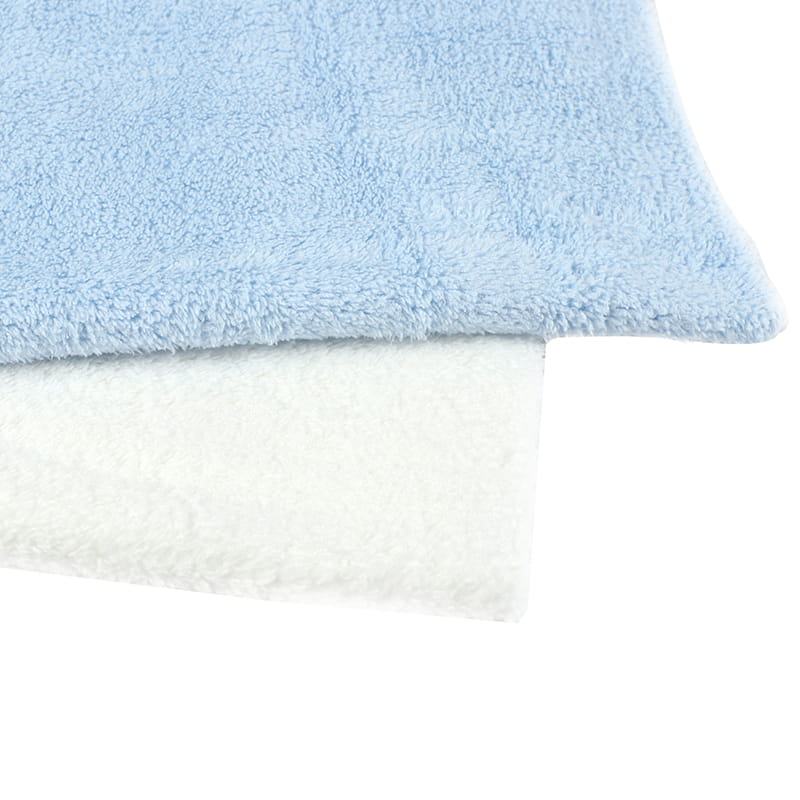 هل يمكن استخدام المنشفة الخالية من الوبر لأغراض متعددة غير التجفيف، مثل التنظيف أو إزالة الغبار؟